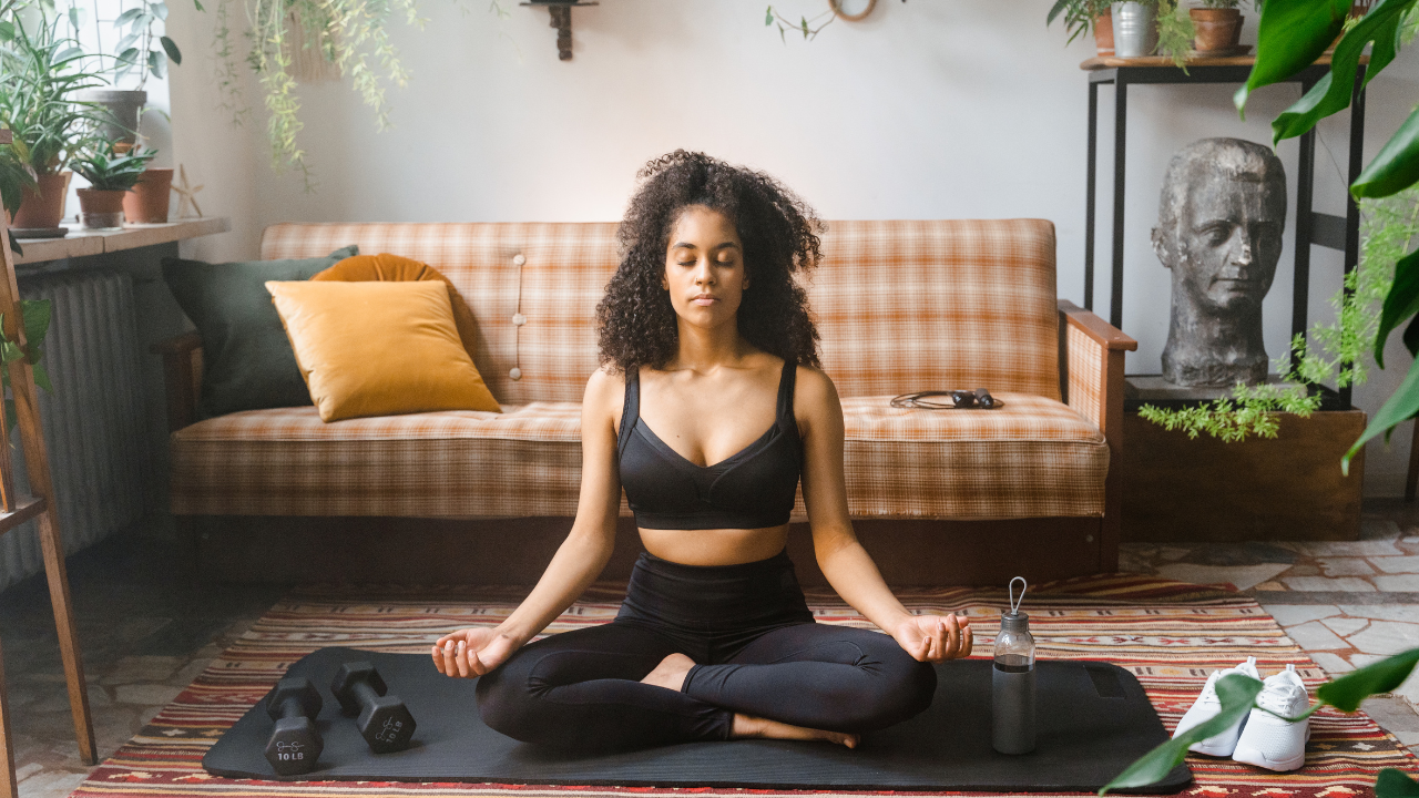 A picuture demonstrating how meditation and having time off can helo reduce stress